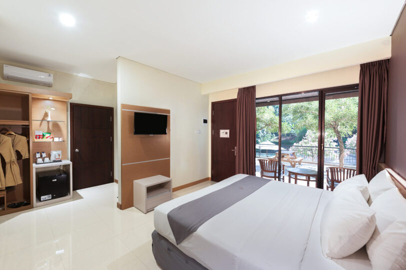 POOL SIDE ROOM